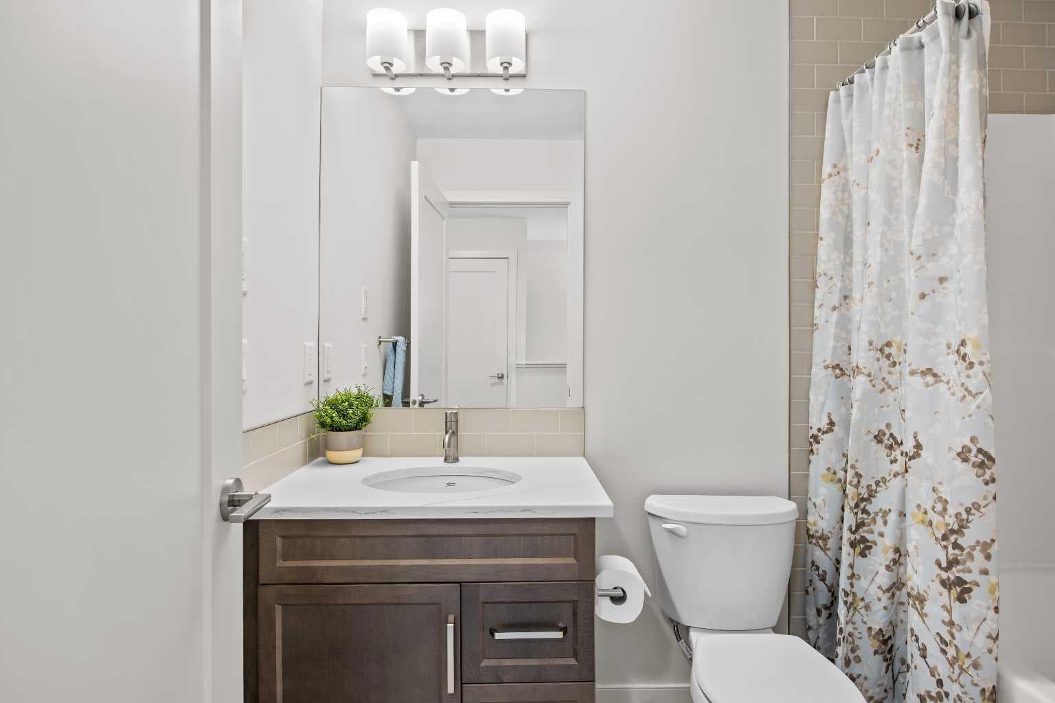 206, 81 Greenbriar Place NW