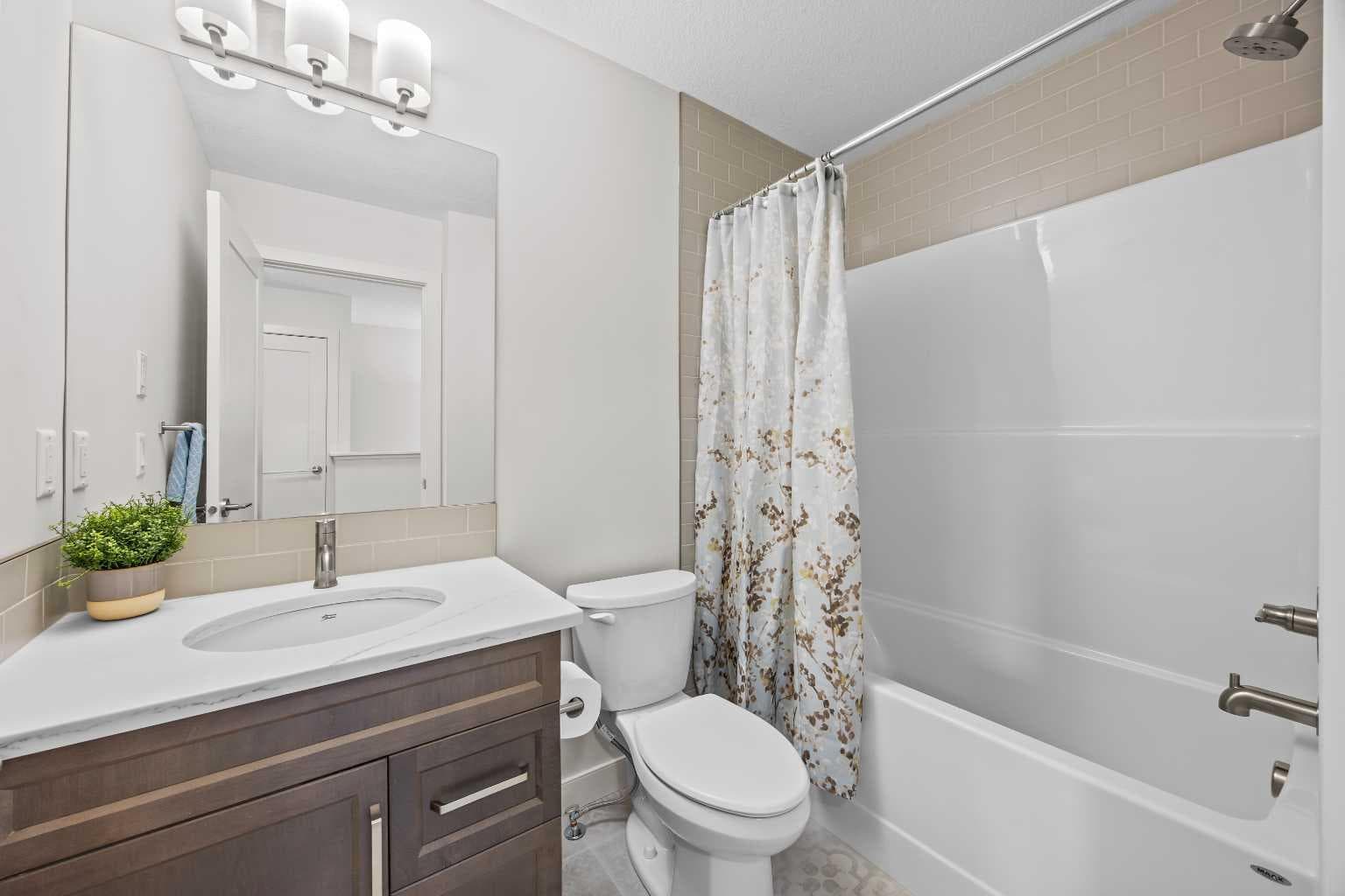 206, 81 Greenbriar Place NW