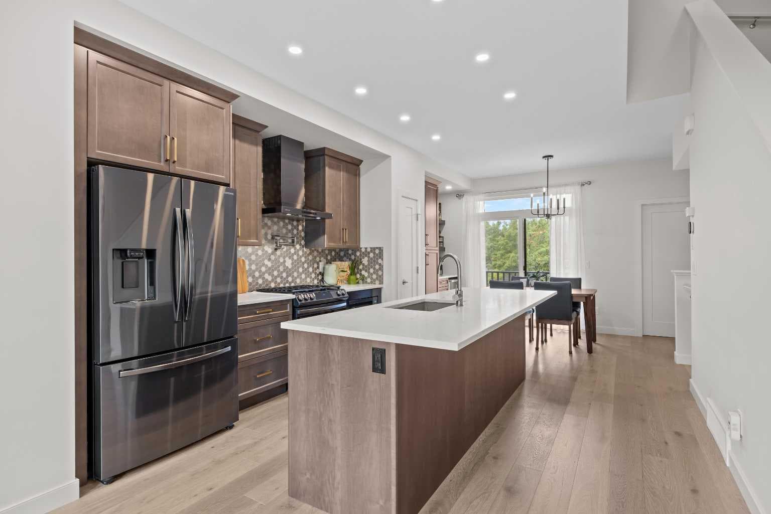 206, 81 Greenbriar Place NW