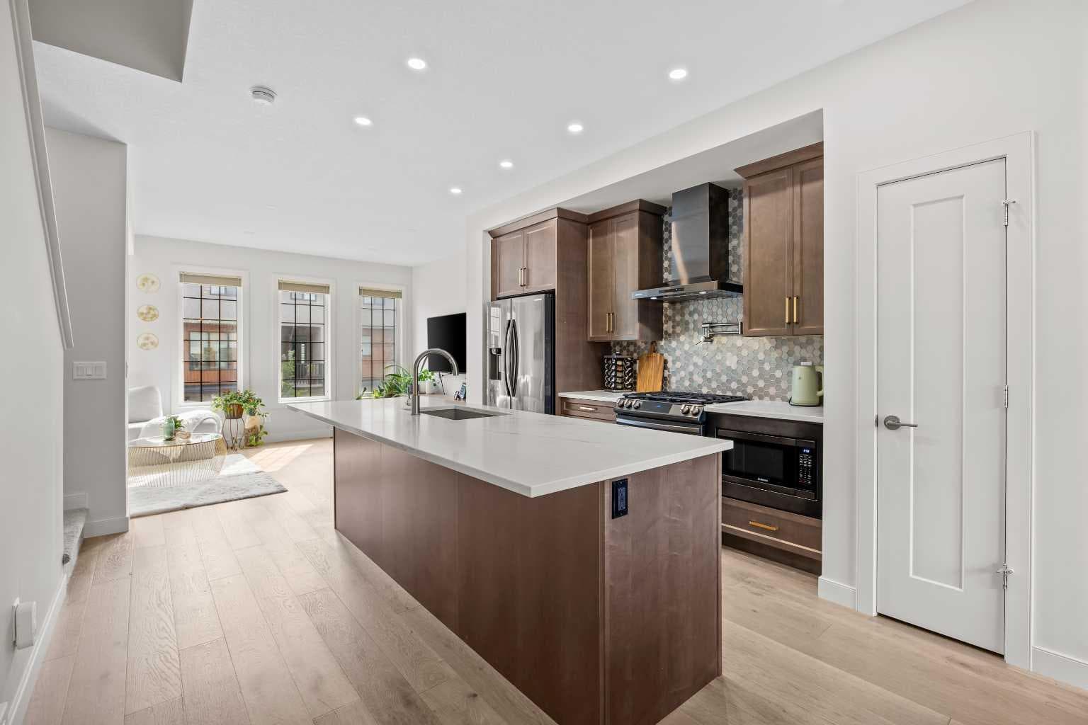 206, 81 Greenbriar Place NW