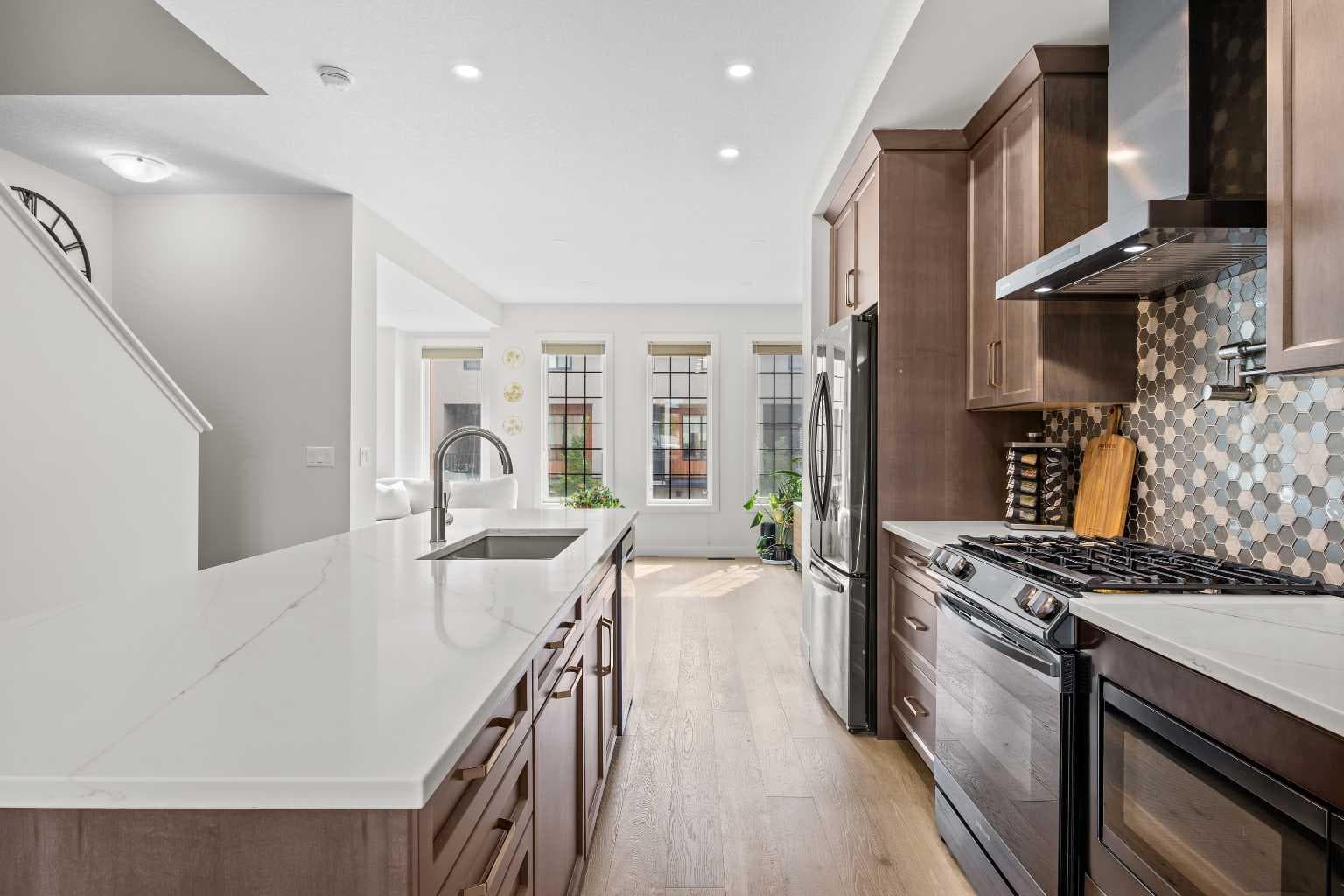 206, 81 Greenbriar Place NW