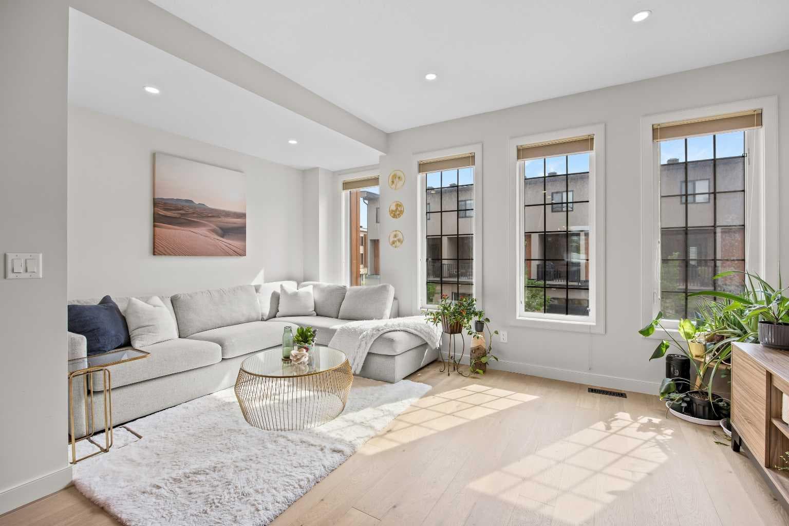 206, 81 Greenbriar Place NW