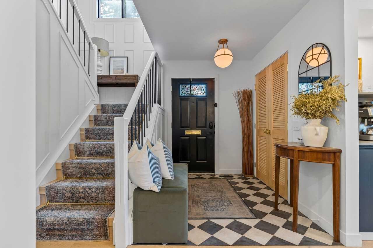 1602 16 Street SW