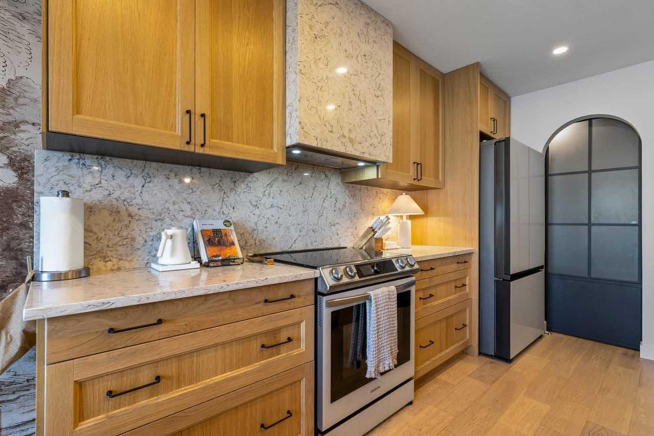 1602 16 Street SW