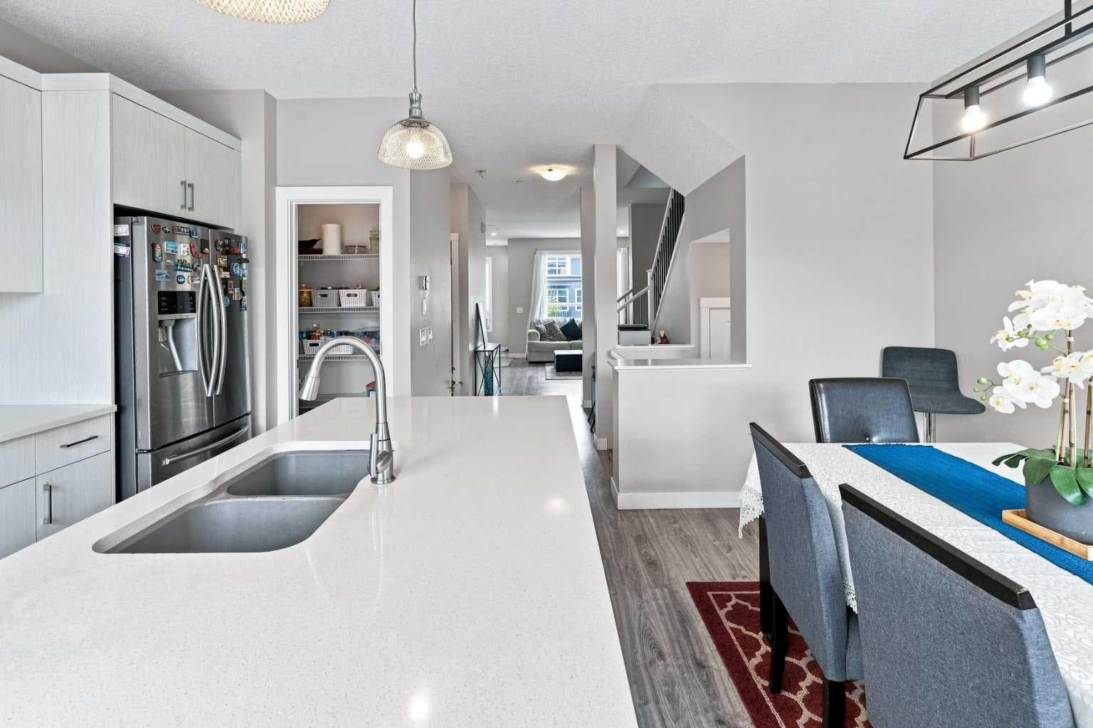 59 Howse Rise NE