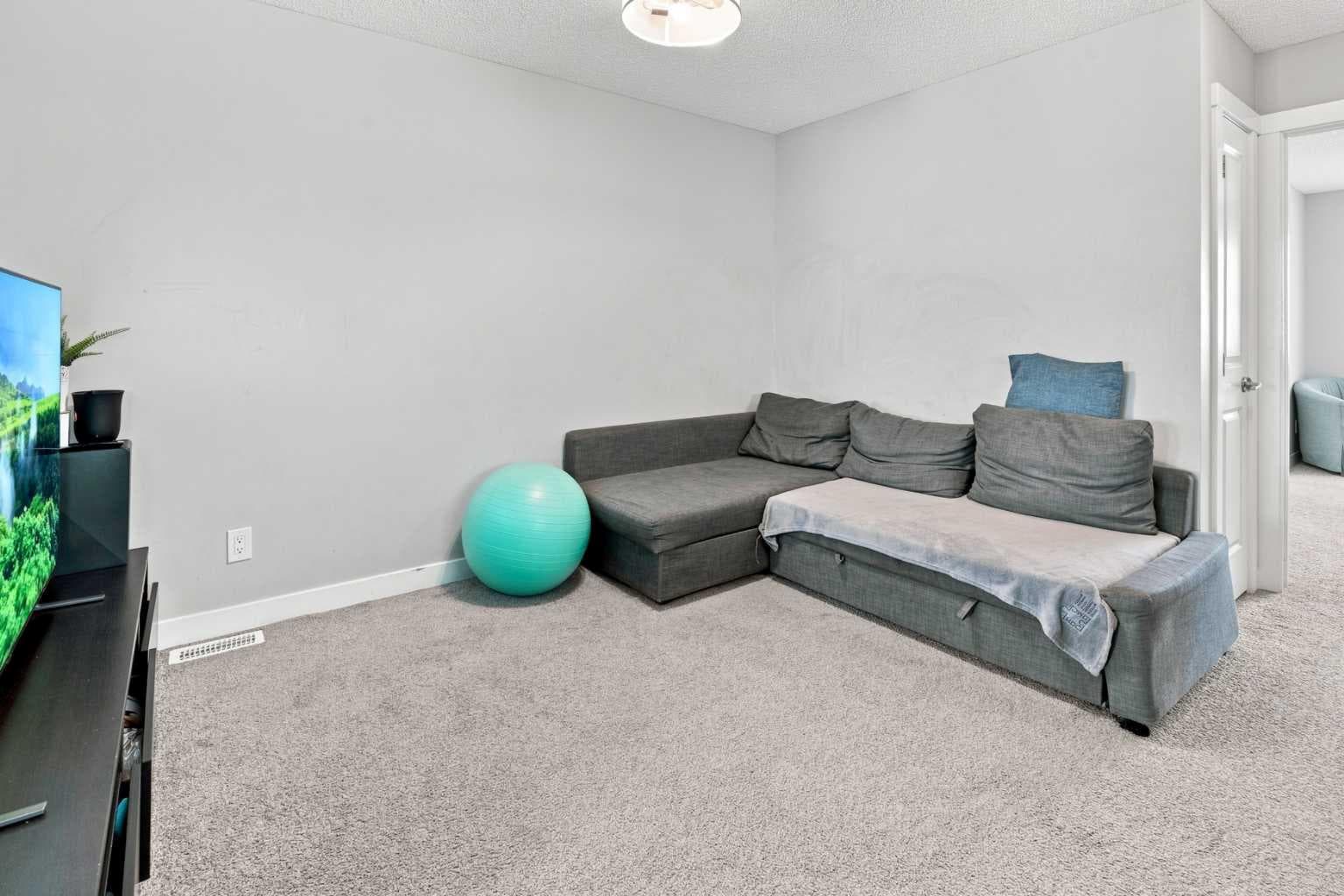 59 Howse Rise NE