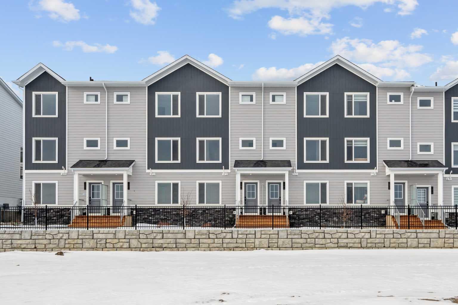 1306, 25 Wildwoods Court SW