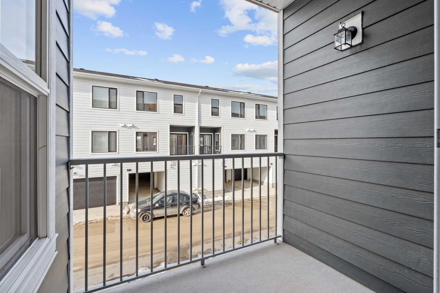 1306, 25 Wildwoods Court SW