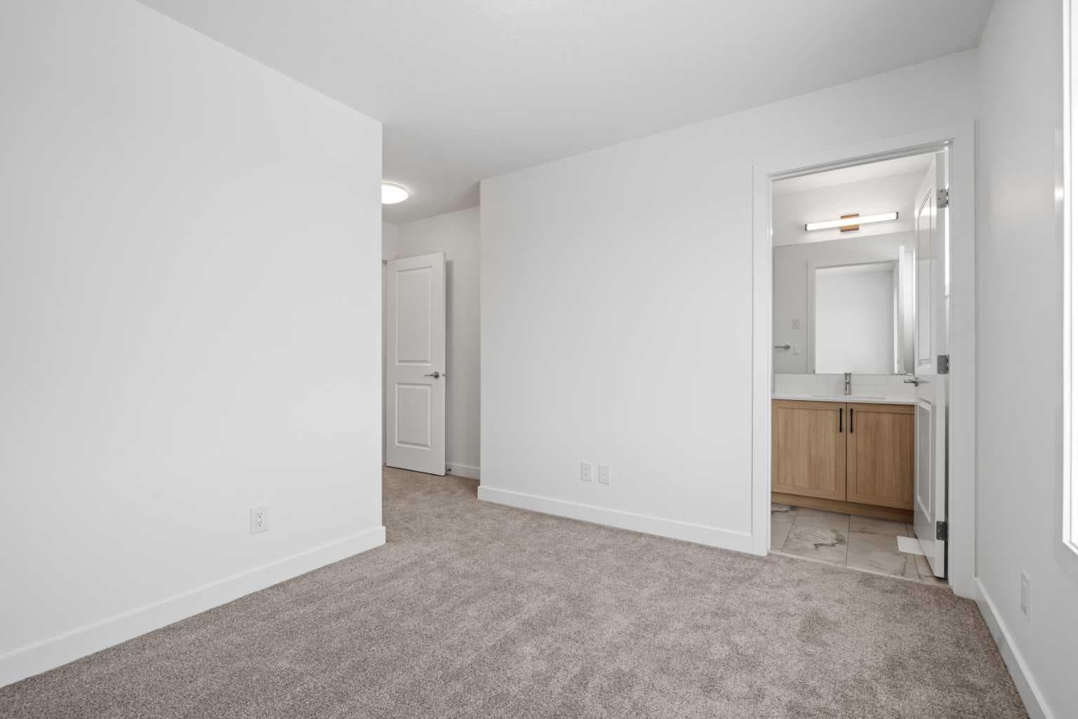 1306, 25 Wildwoods Court SW