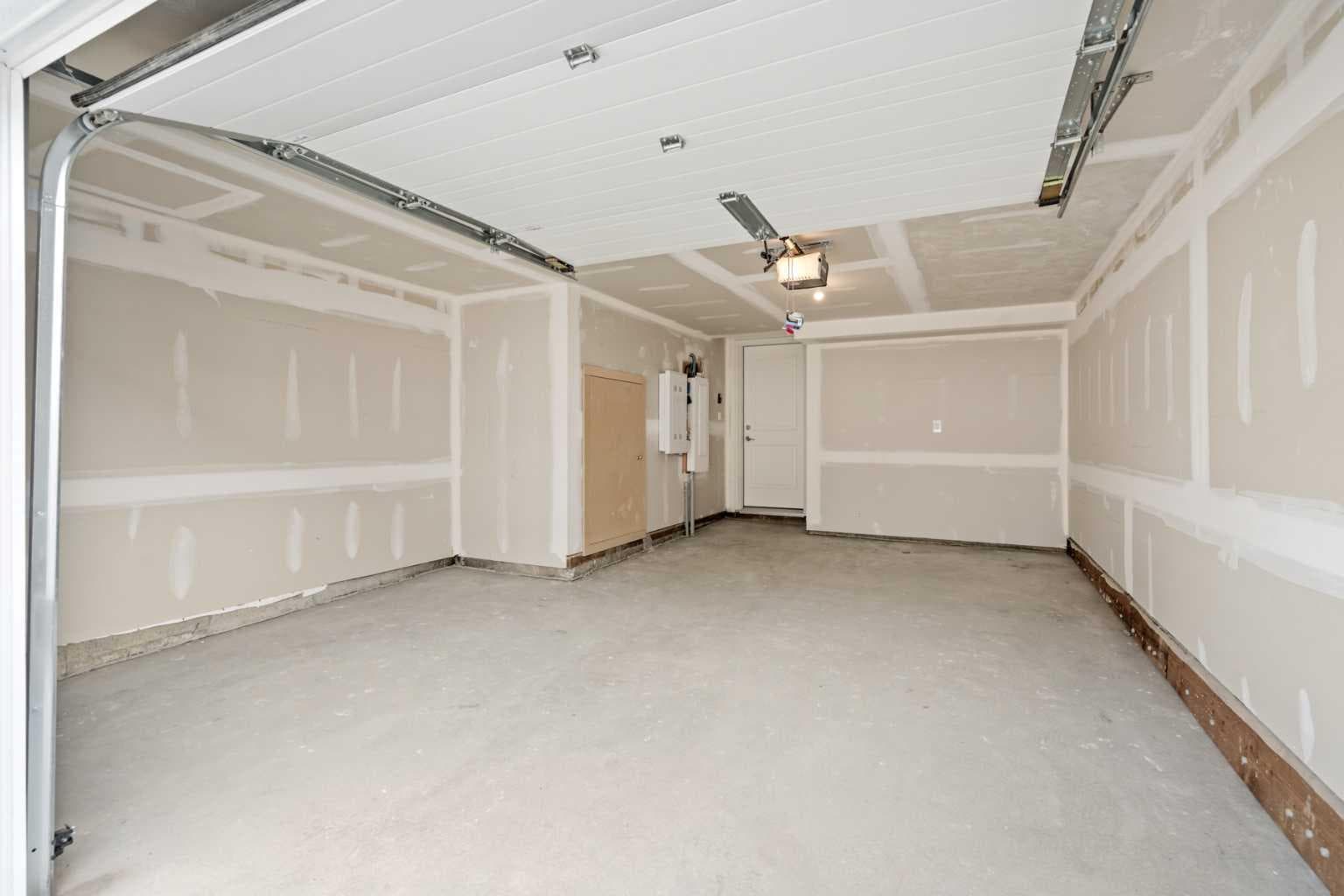 1306, 25 Wildwoods Court SW