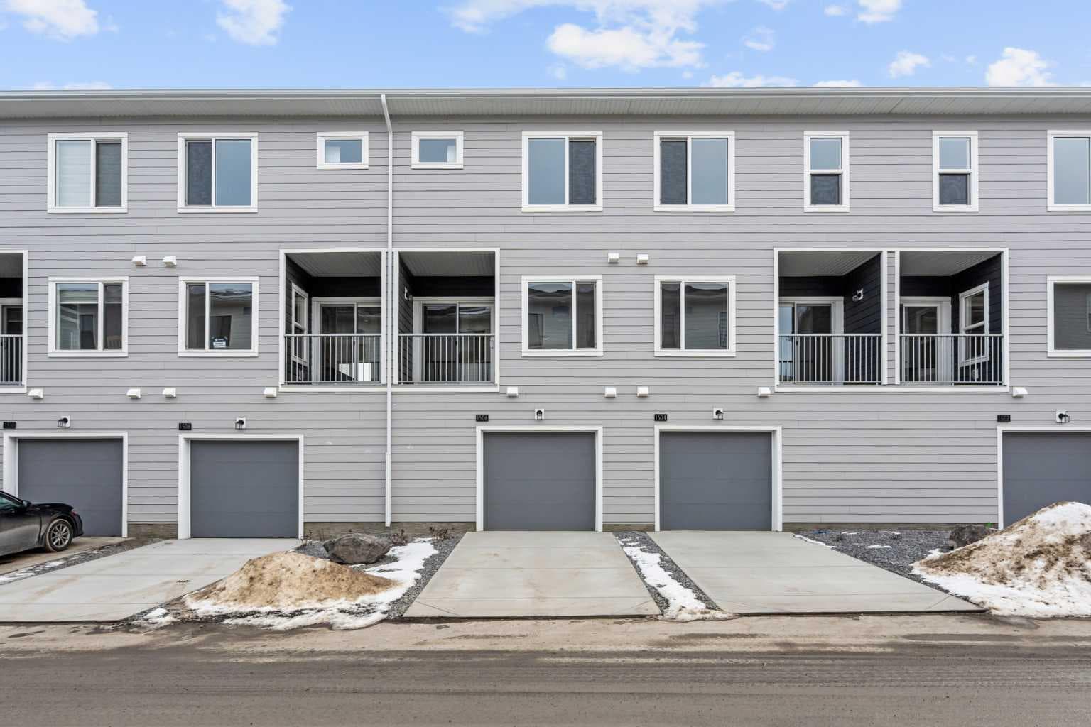 1306, 25 Wildwoods Court SW