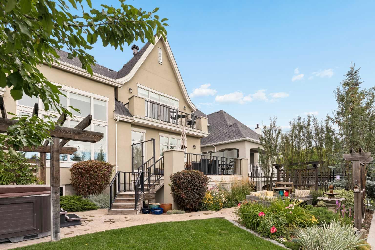 11 Aspen Summit Court SW