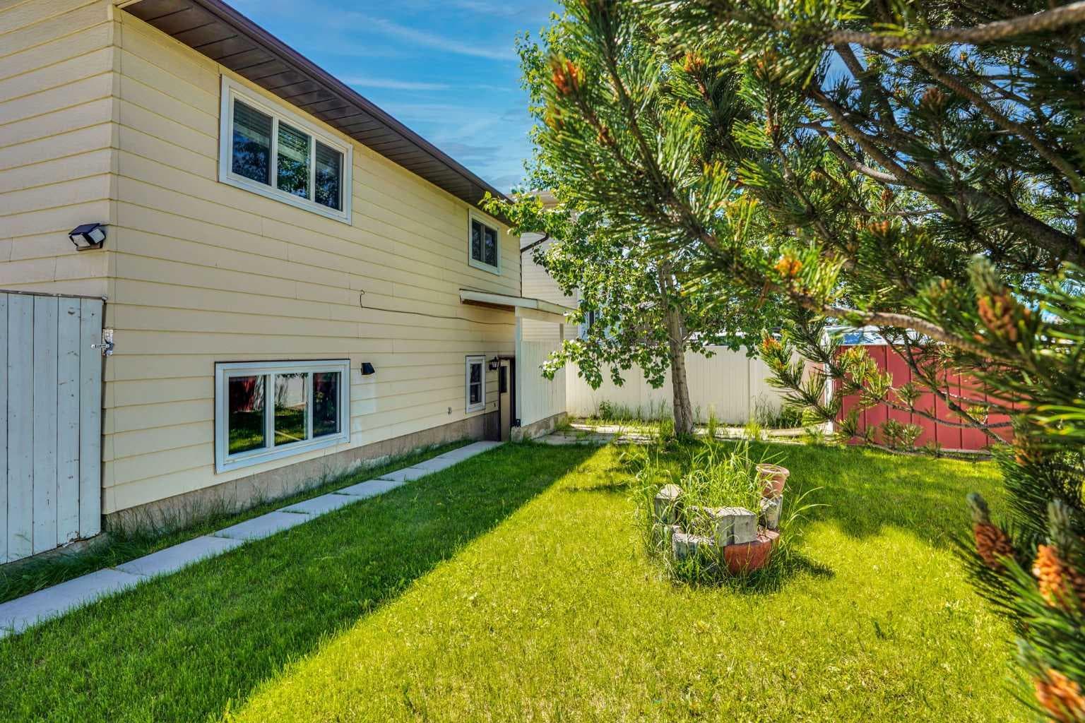 60 Whitaker Close NE