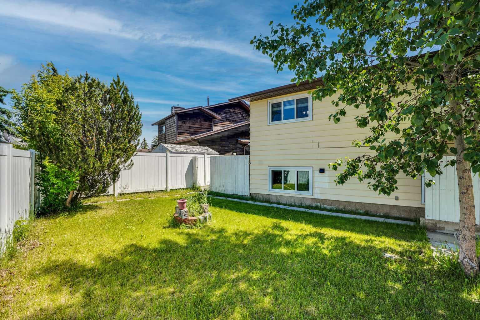 60 Whitaker Close NE