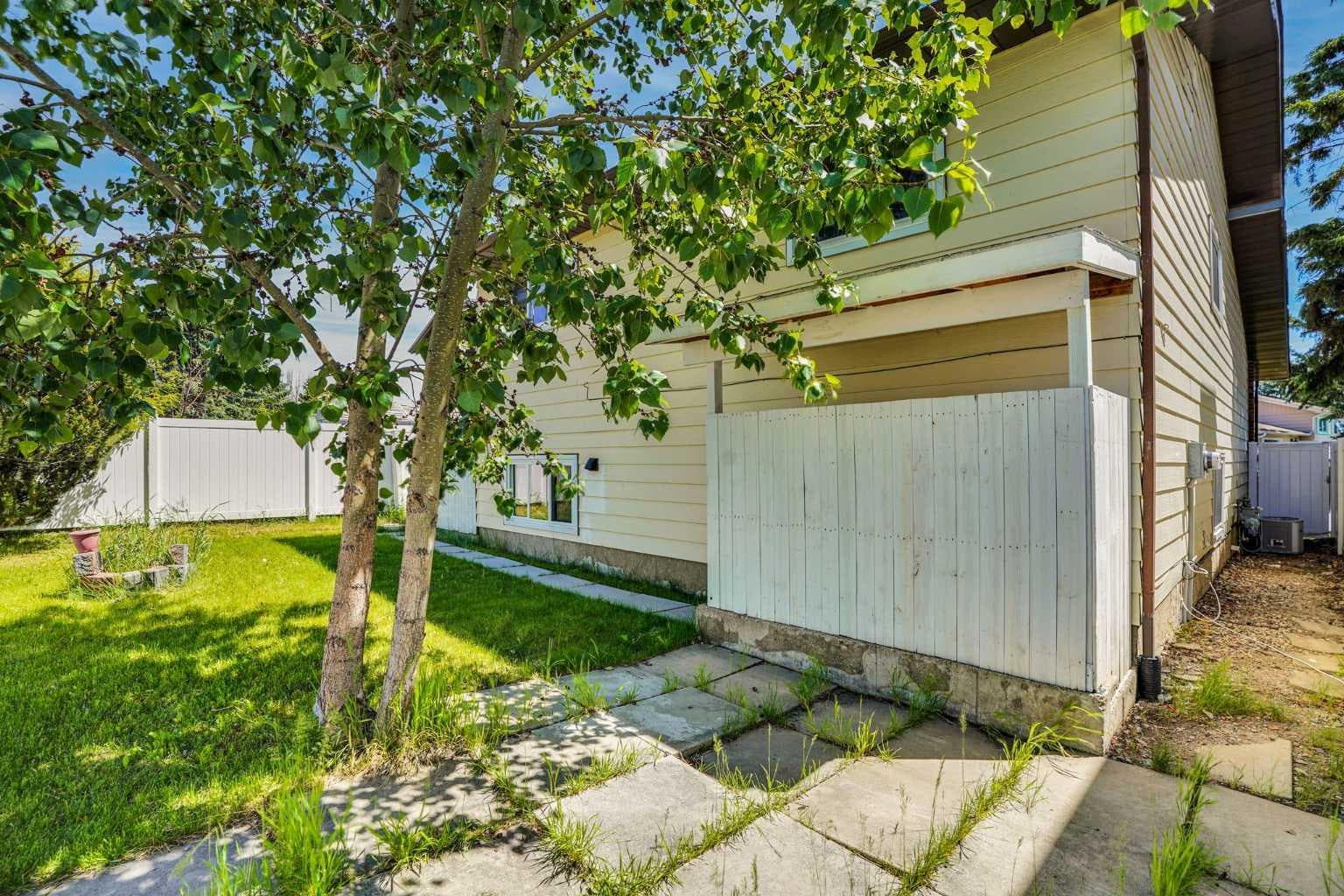 60 Whitaker Close NE
