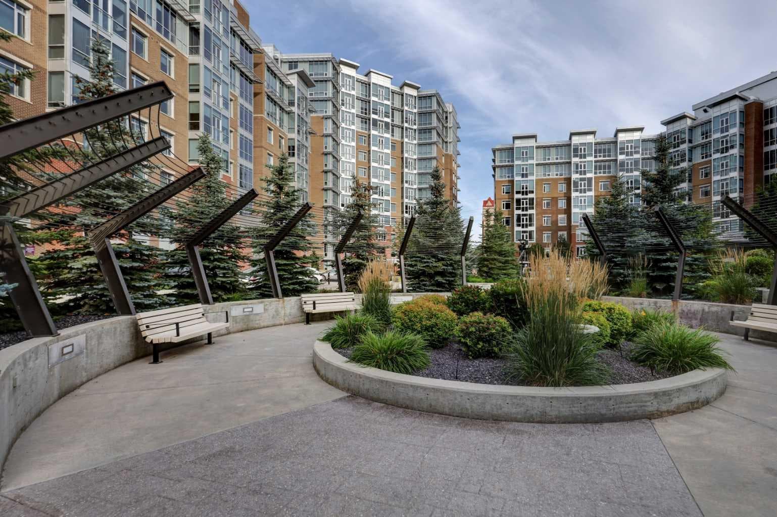 604, 32 Varsity Estates Circle NW