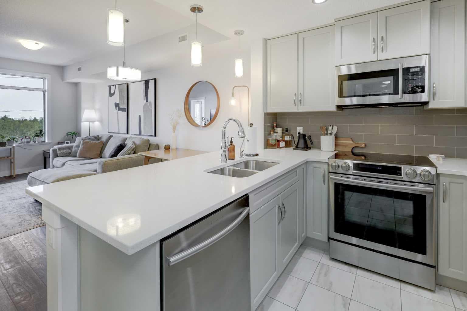 604, 32 Varsity Estates Circle NW
