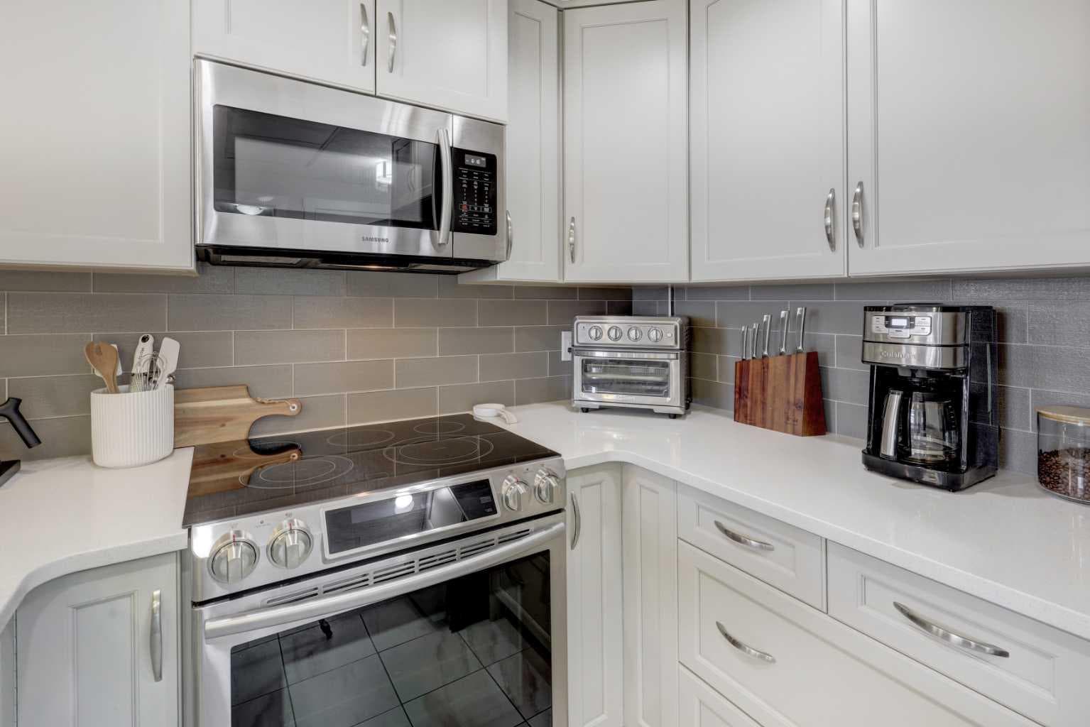 604, 32 Varsity Estates Circle NW