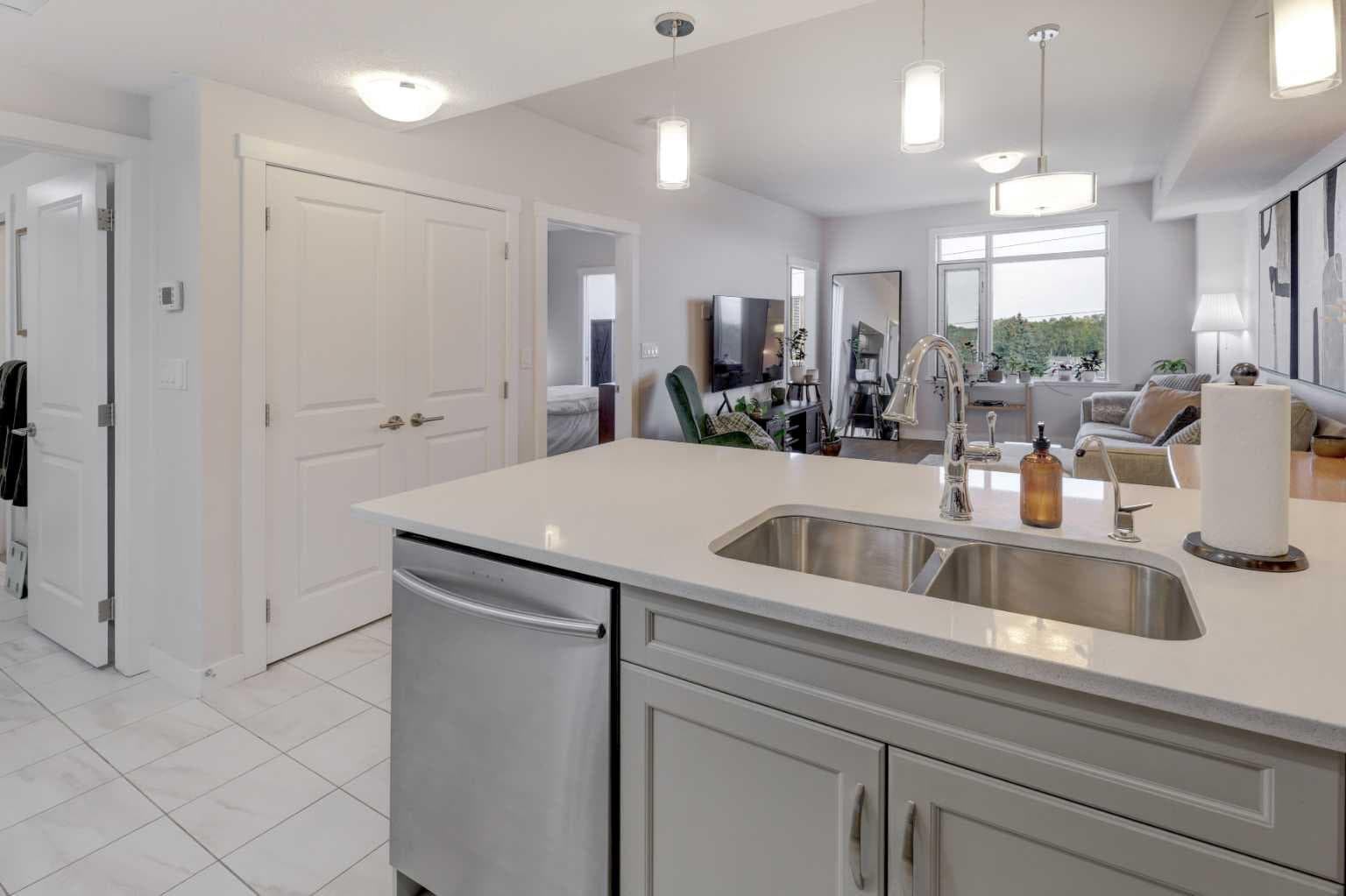 604, 32 Varsity Estates Circle NW