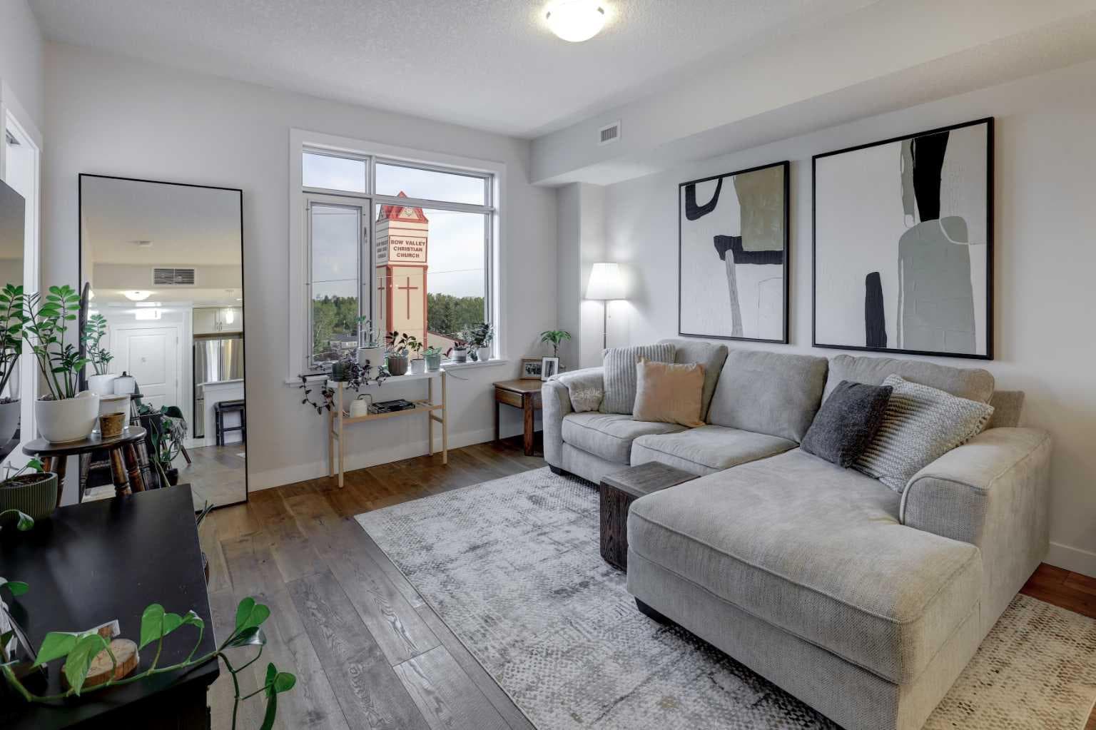 604, 32 Varsity Estates Circle NW
