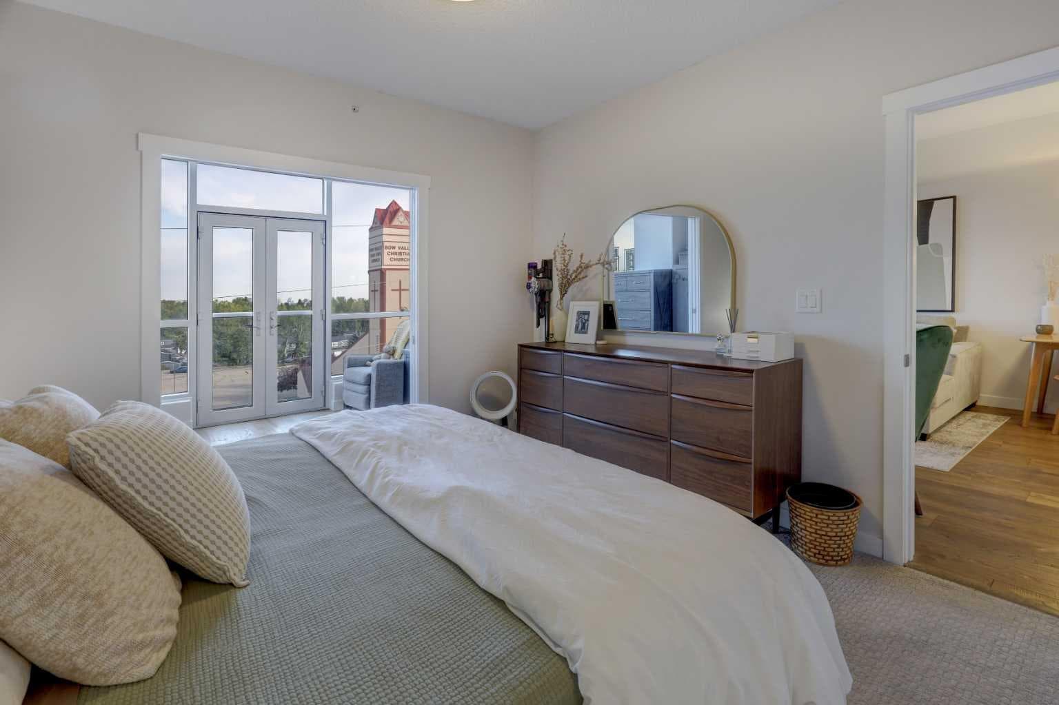 604, 32 Varsity Estates Circle NW