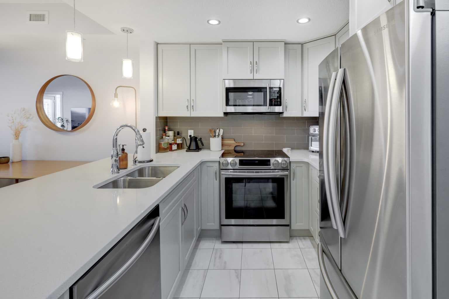 604, 32 Varsity Estates Circle NW