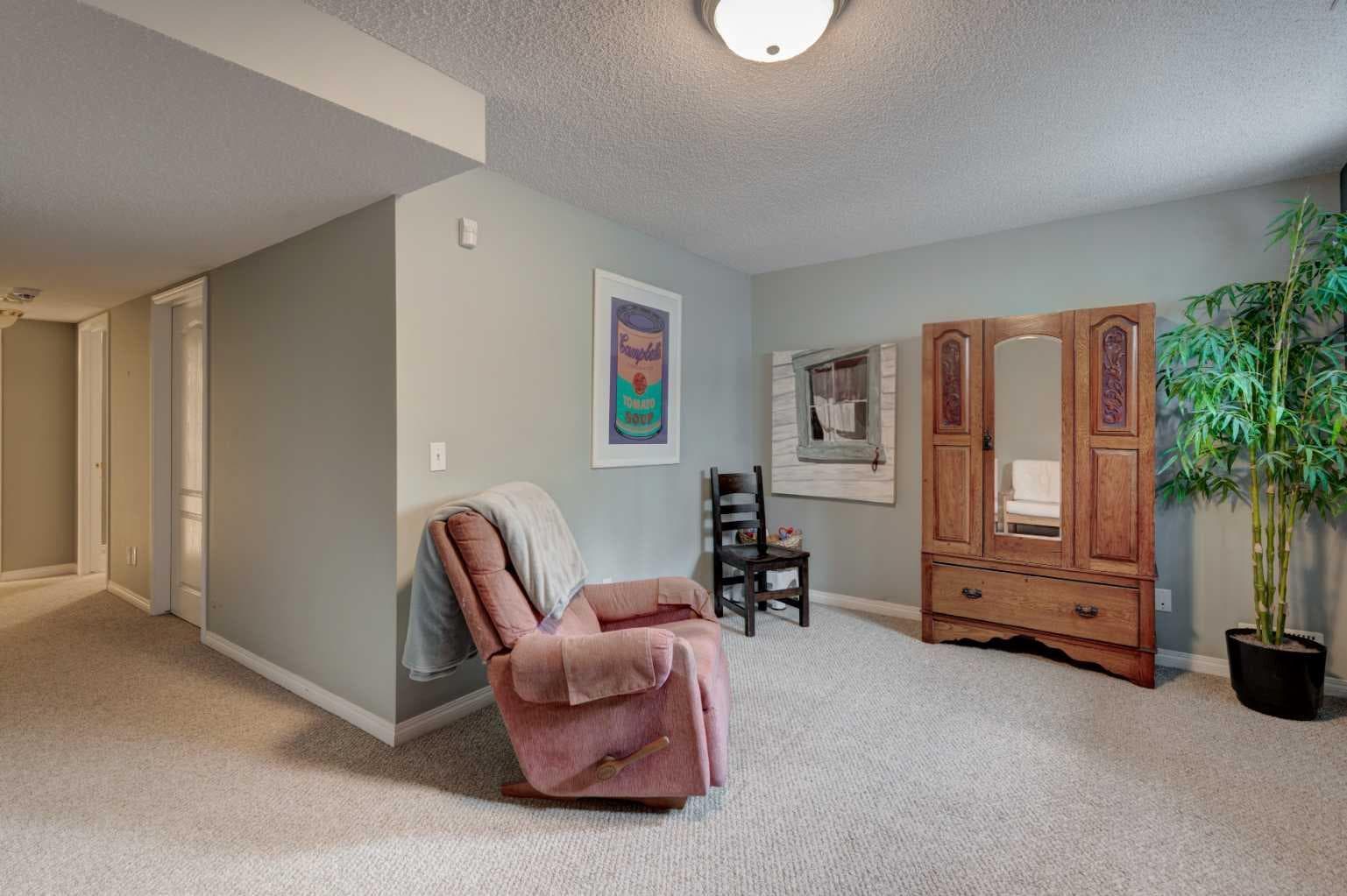 46 Prestwick Gardens SE