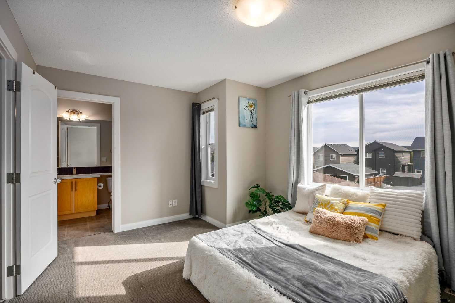 74 Ravenswynd Rise SE