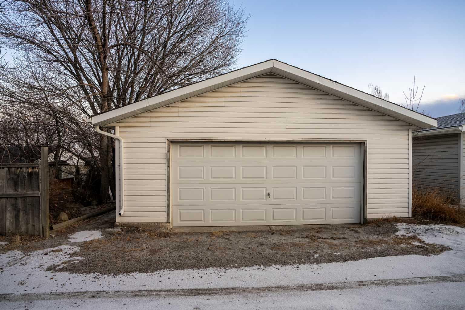 471 Northmount Drive NW