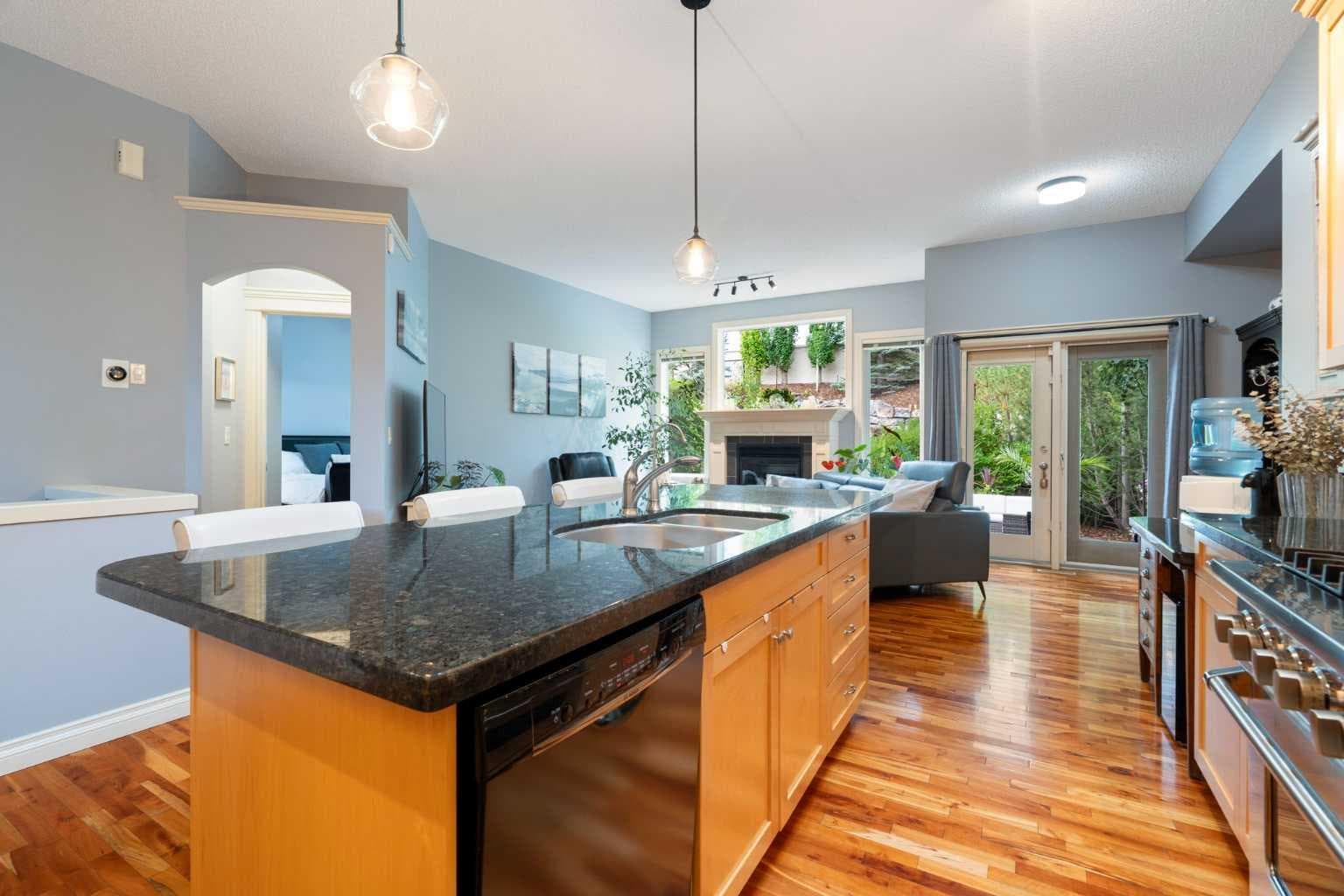 146 Discovery Ridge Way SW