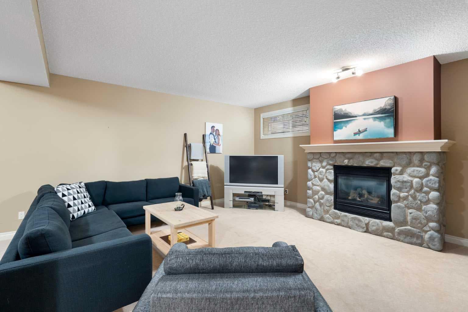 146 Discovery Ridge Way SW