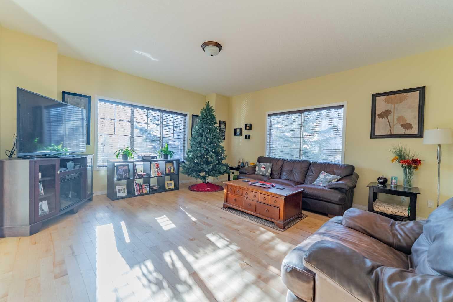 142 West Pointe Circle 