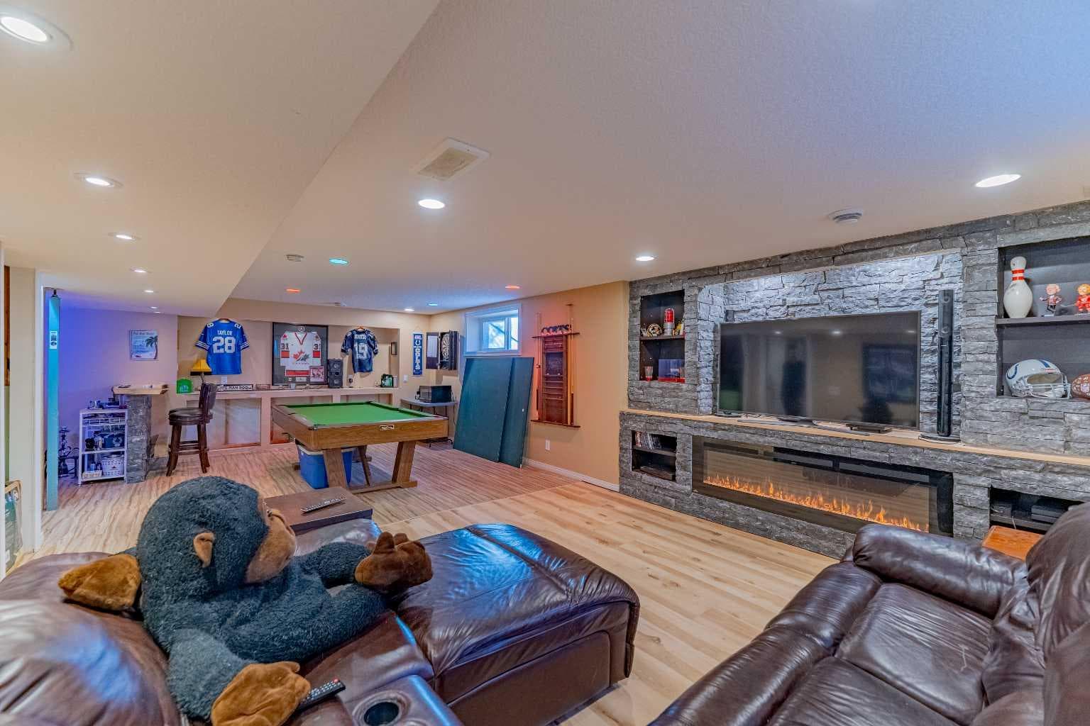 142 West Pointe Circle 