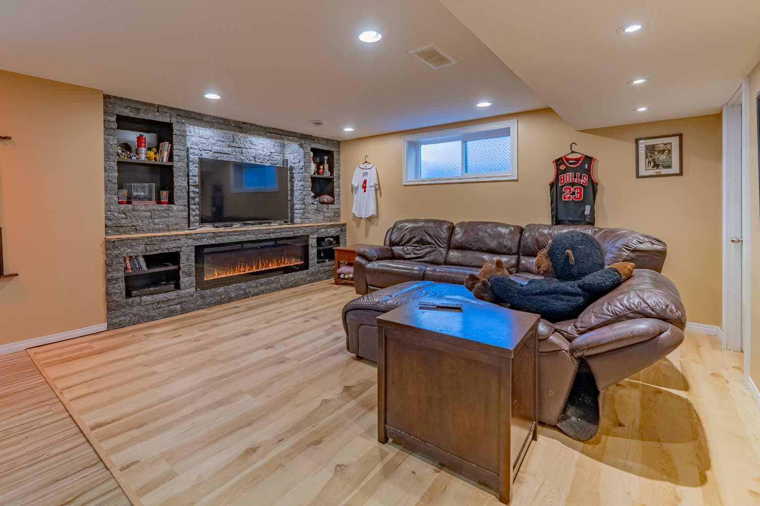 142 West Pointe Circle 