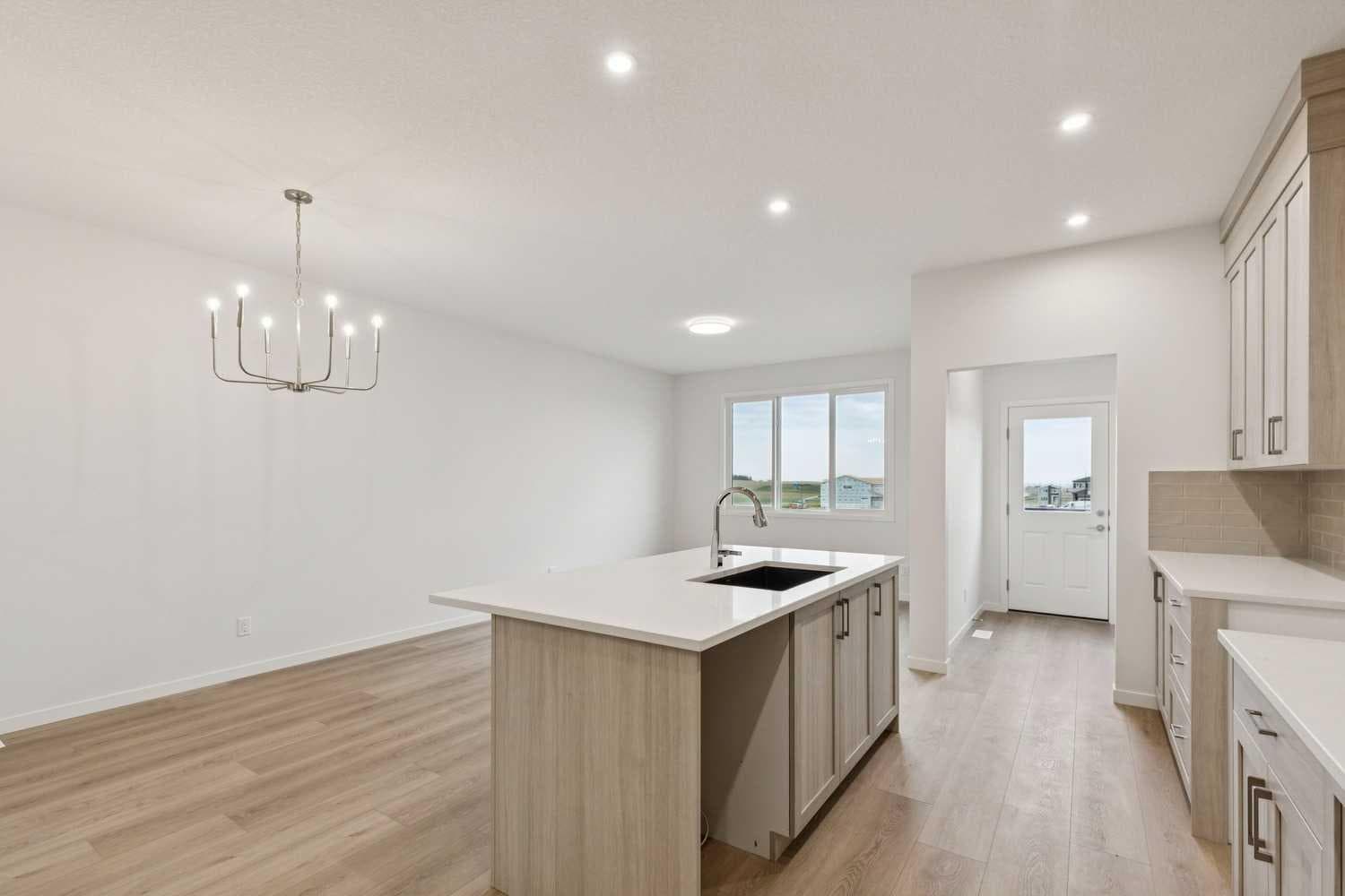 112 Lucas Green NW