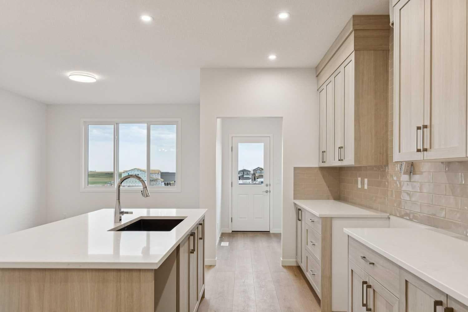 112 Lucas Green NW