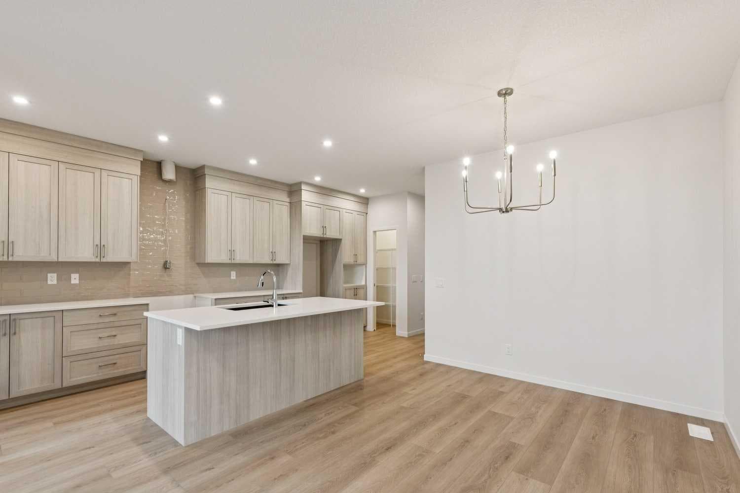 112 Lucas Green NW