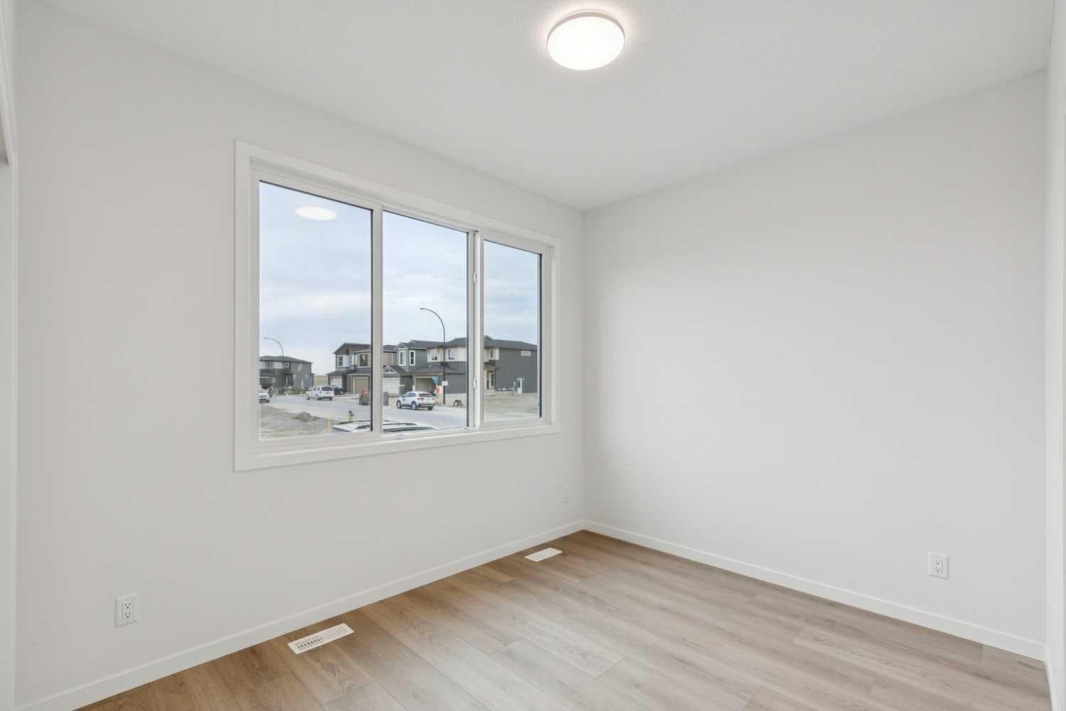 112 Lucas Green NW