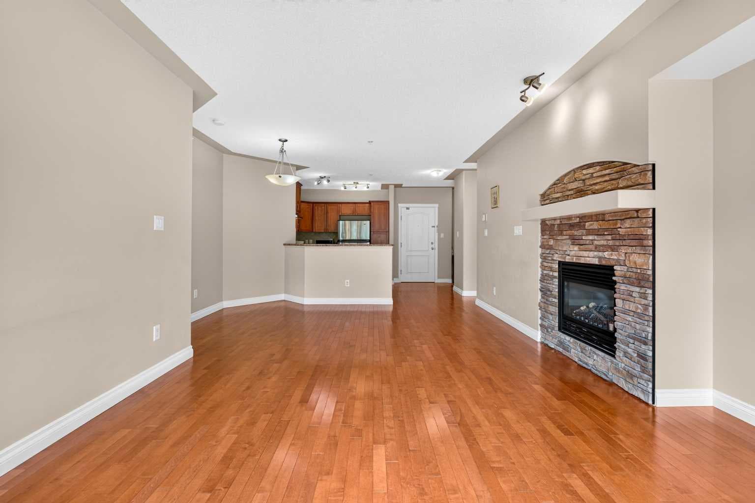 305, 30 Discovery Ridge Close SW