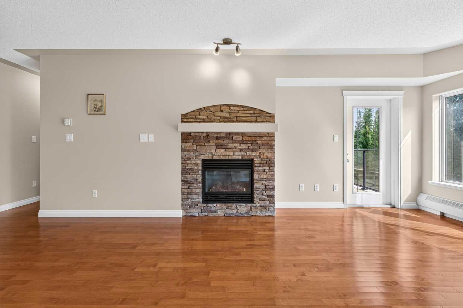 305, 30 Discovery Ridge Close SW