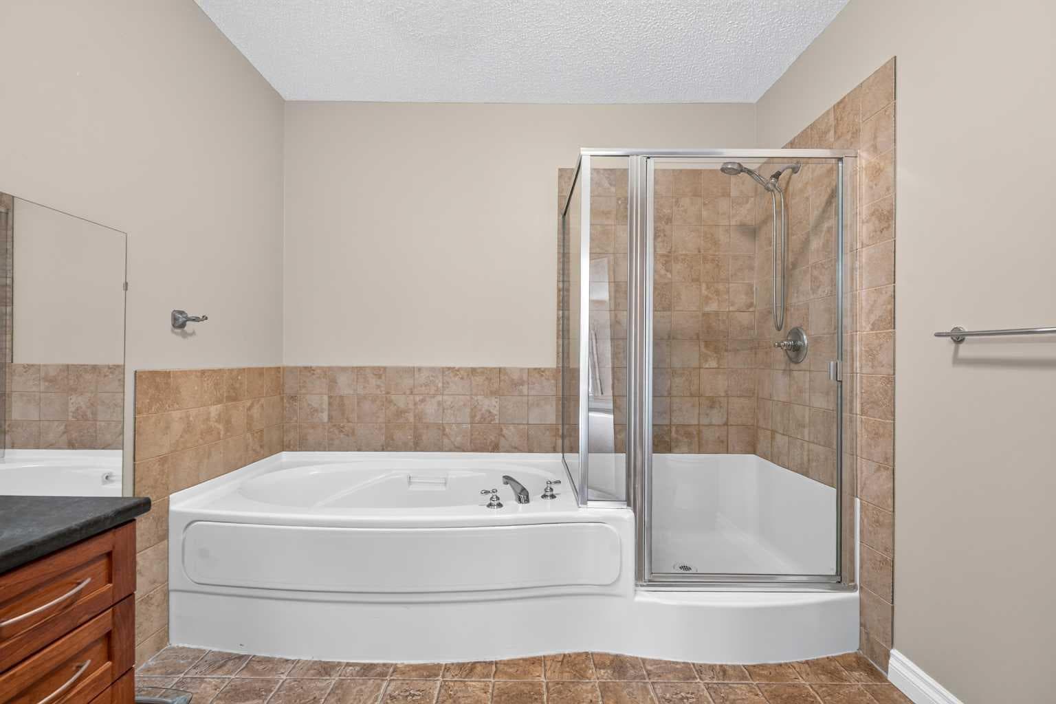 305, 30 Discovery Ridge Close SW