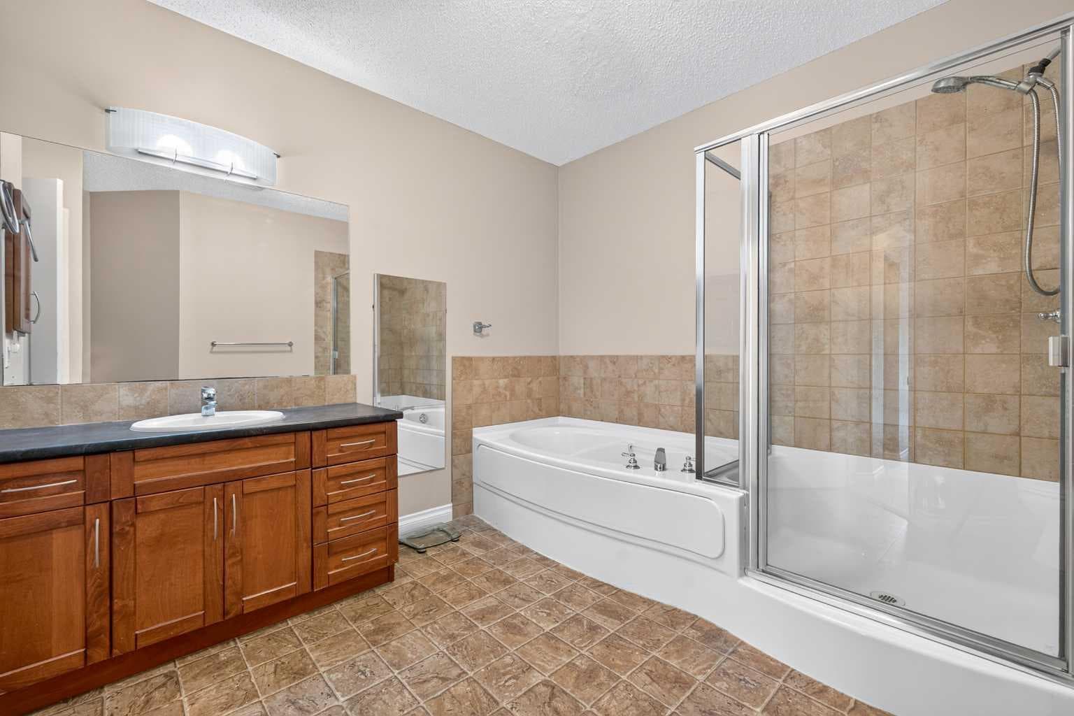 305, 30 Discovery Ridge Close SW