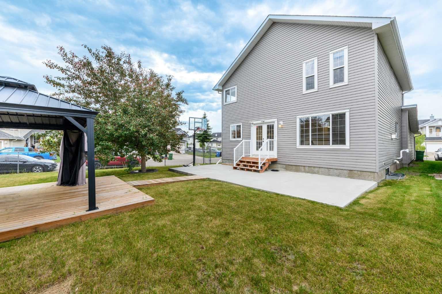 28 Coral Reef Link NE