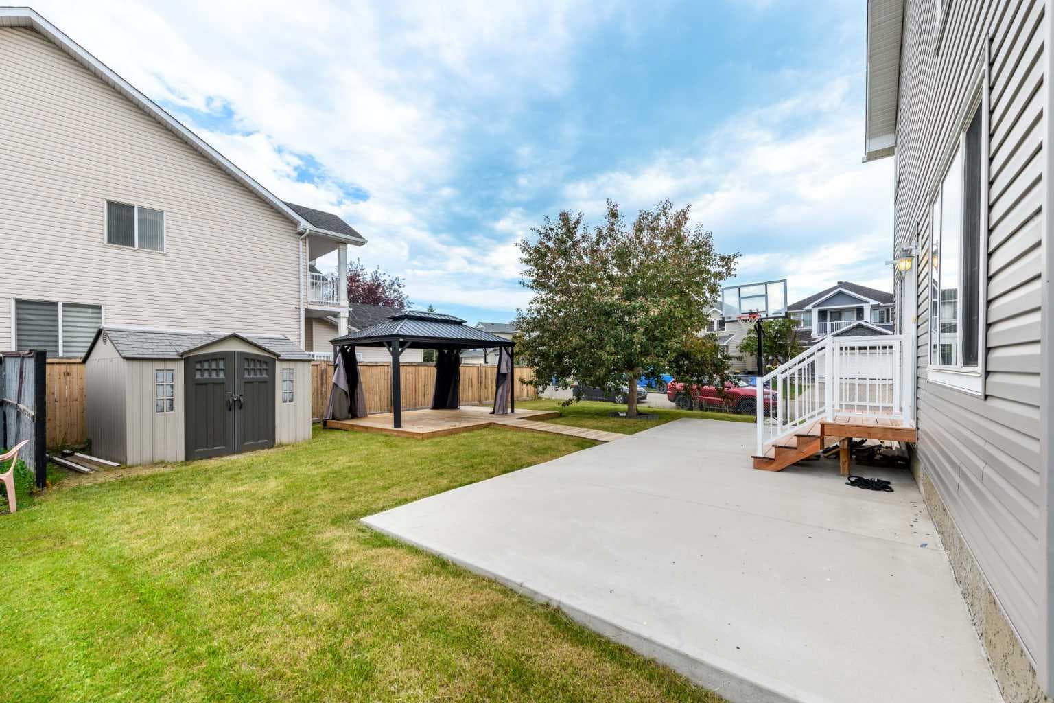 28 Coral Reef Link NE