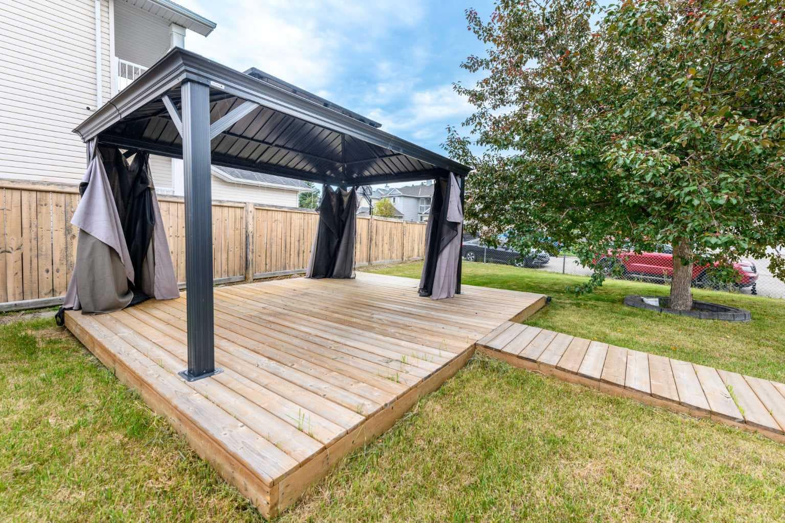 28 Coral Reef Link NE