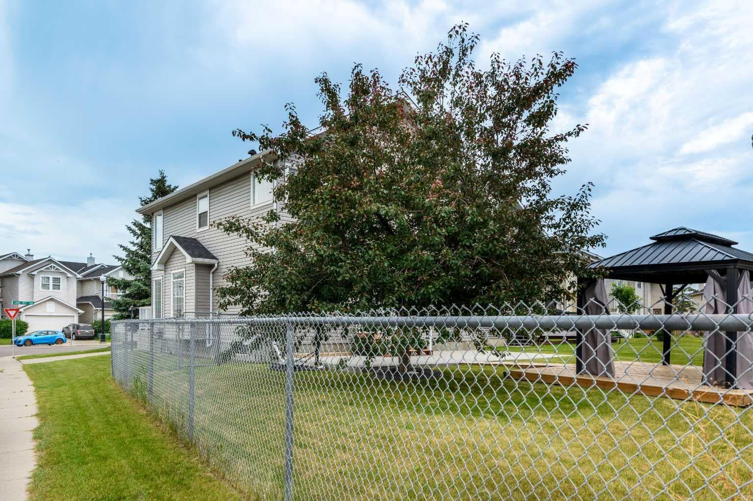 28 Coral Reef Link NE