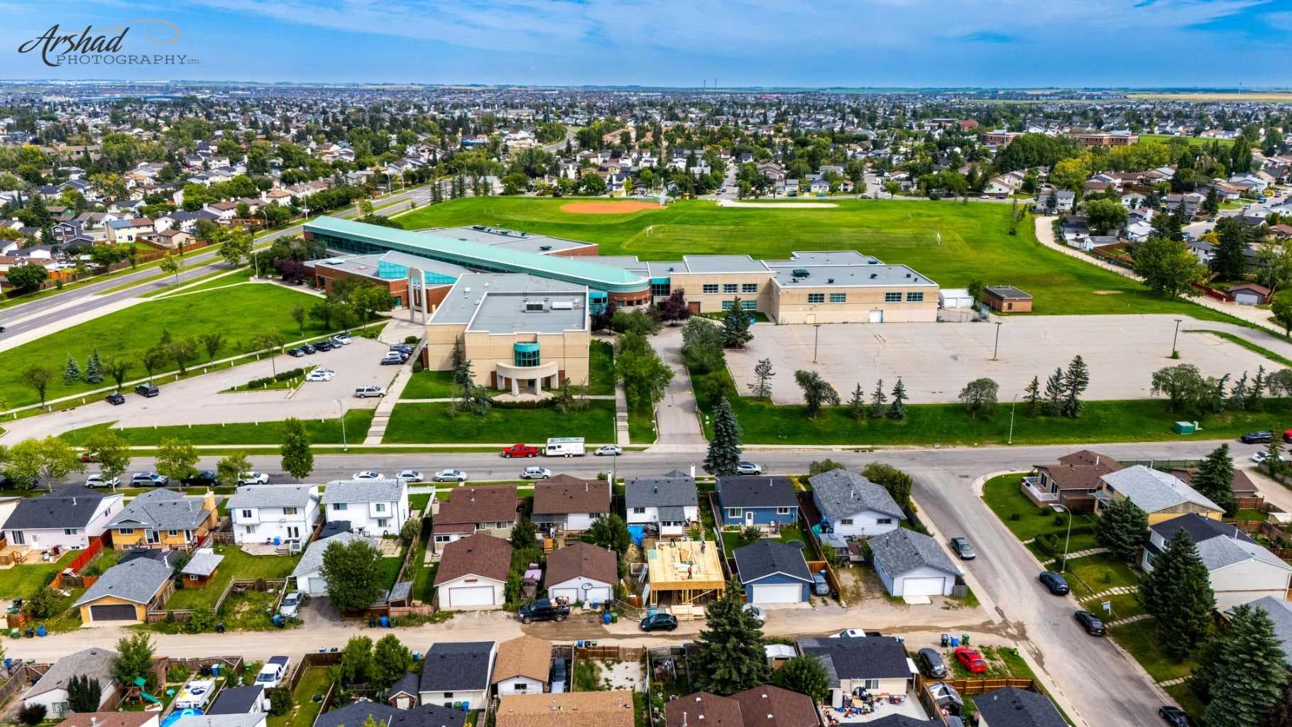 28 Coral Reef Link NE