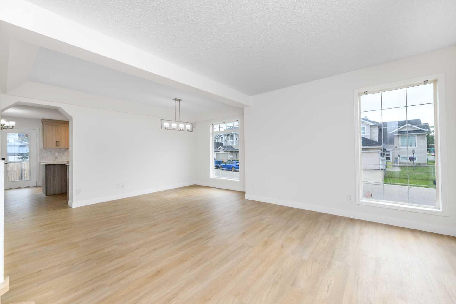 28 Coral Reef Link NE
