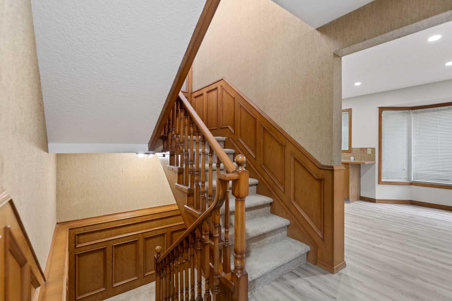 51 castlebury Way NE