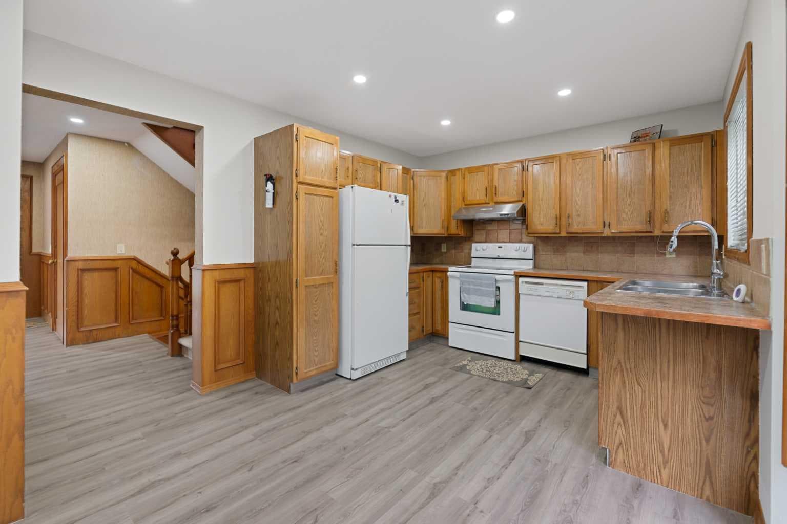 51 castlebury Way NE